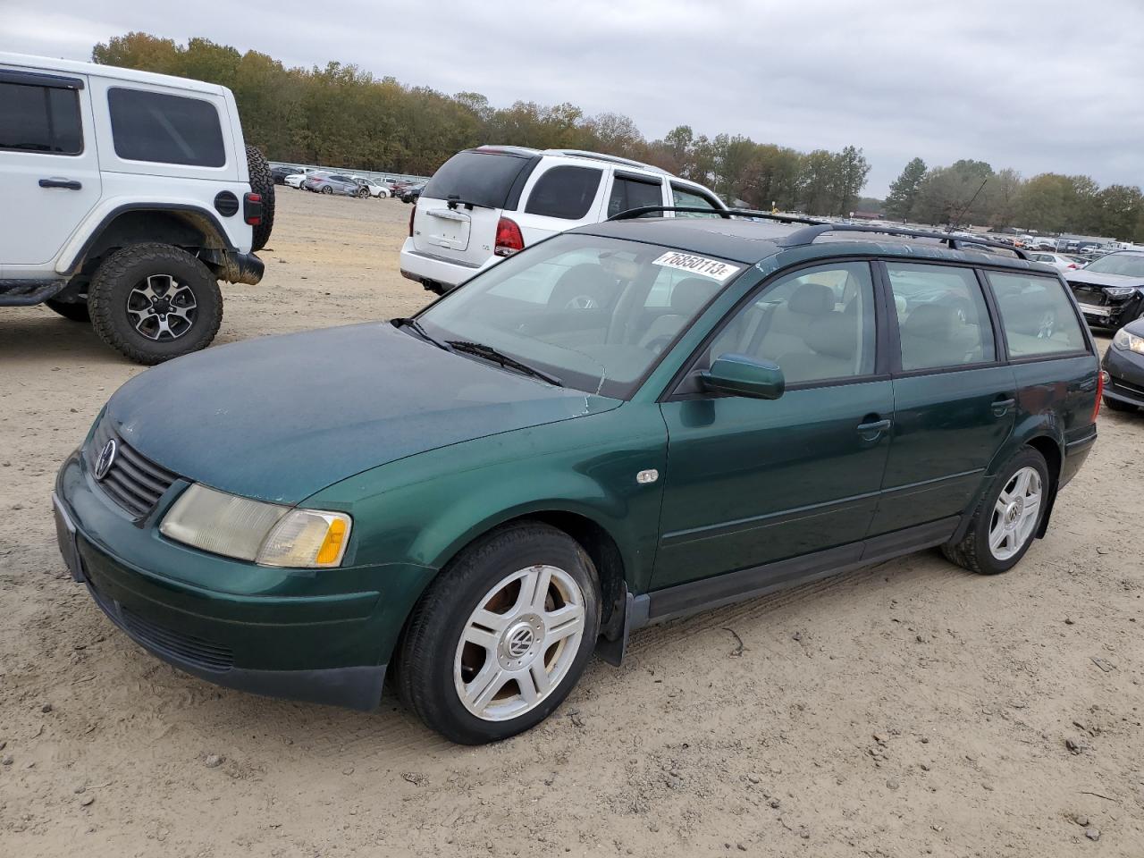 Image 1 of 2001 VOLKSWAGEN PASSAT GLX 4MOTION 2001 with VIN WVWLH63B31E036307