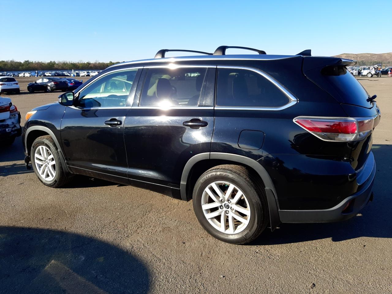 Image 2 of 2016 TOYOTA HIGHLANDER LIMITED 2016 with VIN 5TDDKRFH7GS267494