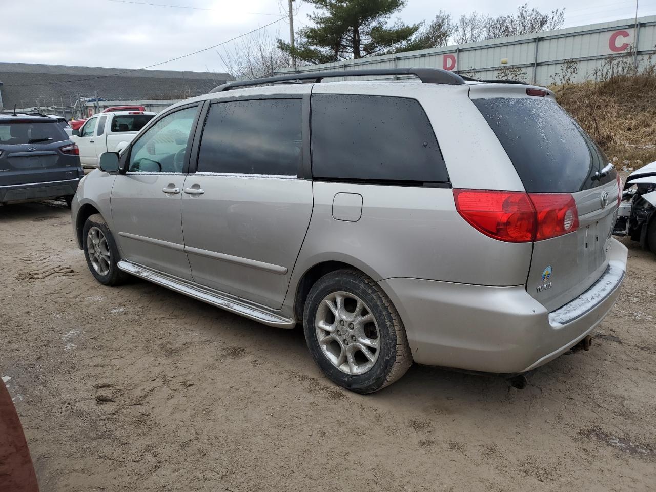 Изображение 2 2006 TOYOTA SIENNA XLE 2006 с VIN 5TDBA22C06S056762