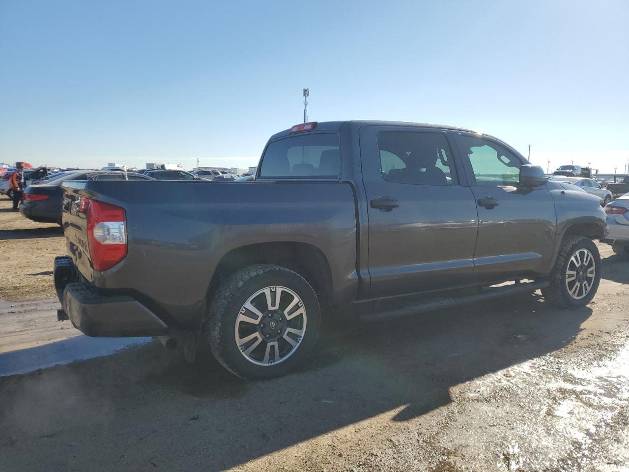 Obraz 3 z 2018 TOYOTA TUNDRA CREWMAX SR5 2018 z VIN 5TFDW5F16JX742943