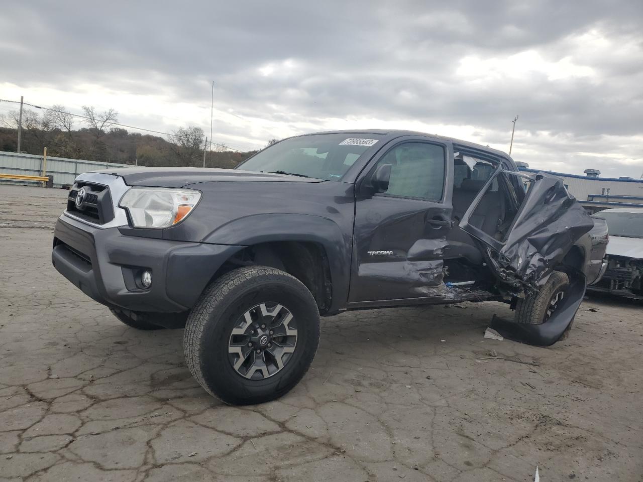 Image 1 of 2015 TOYOTA TACOMA DOUBLE CAB 2015 with VIN 5TFLU4EN5FX121751