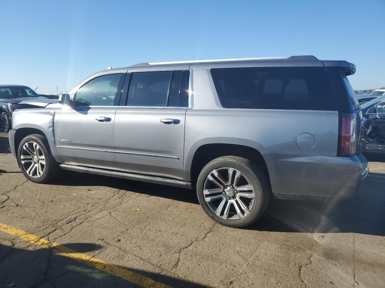 Изображение 2 2018 GMC YUKON XL DENALI 2018 с VIN 1GKS2HKJ9JR305585