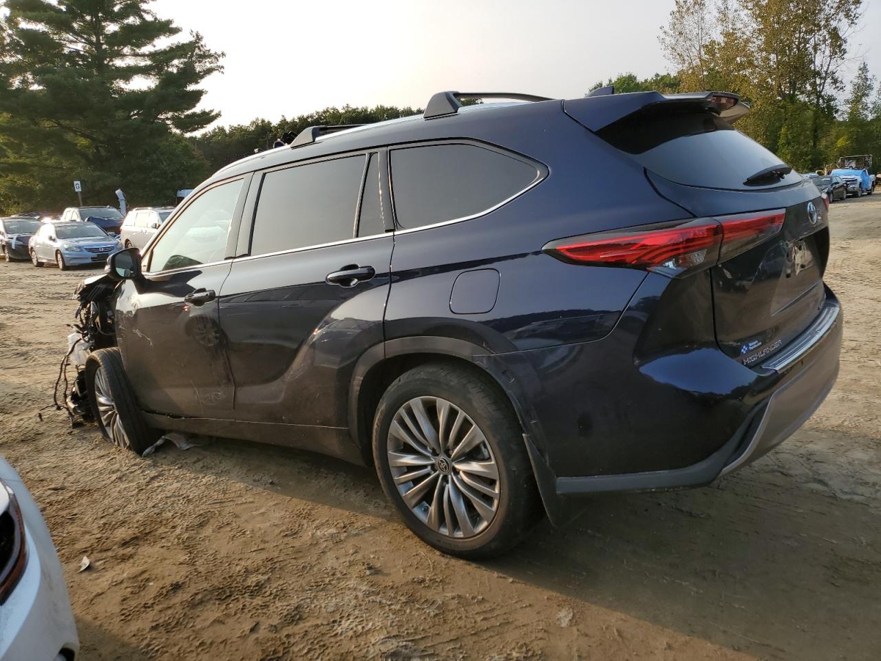 Изображение 2 2022 TOYOTA HIGHLANDER PLATINUM 2022 с VIN 5TDFZRBH3NS249565
