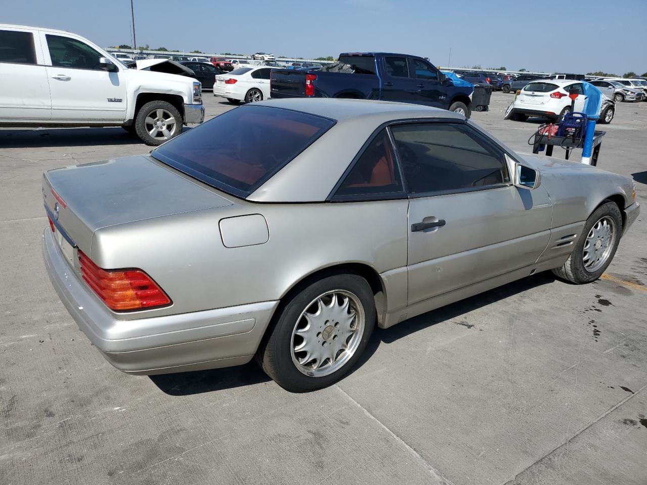 Image 3 of 1998 MERCEDES-BENZ SL 500 1998 with VIN WDBFA67F0WF164048