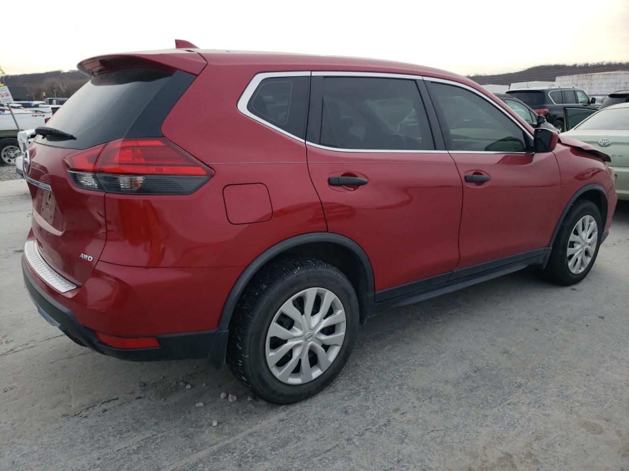 Obraz 3 z 2017 NISSAN ROGUE S 2017 z VIN JN8AT2MV6HW275785