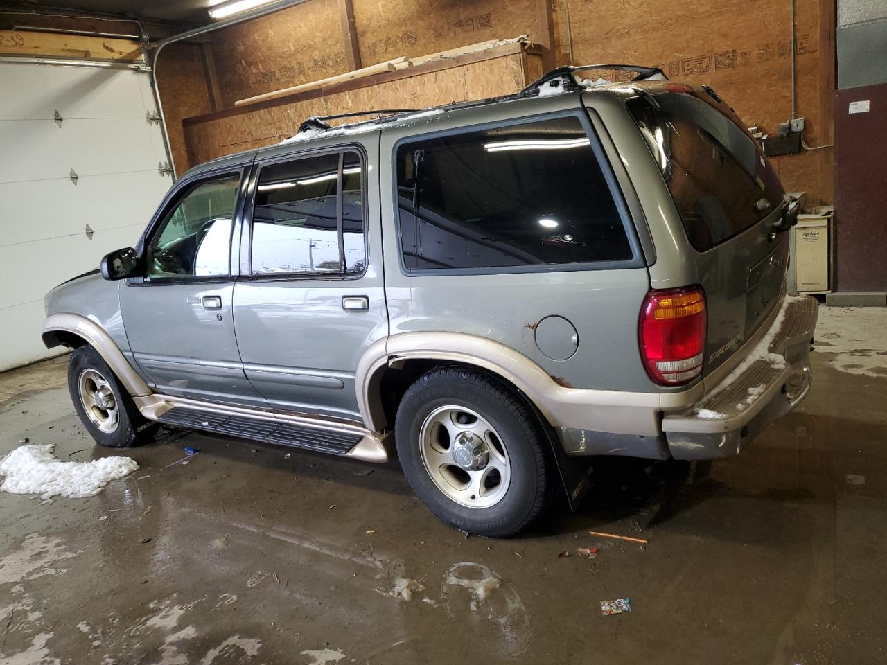 Image 2 of 2000 FORD EXPLORER EDDIE BAUER 2000 with VIN 1FMDU74E5YUA20765