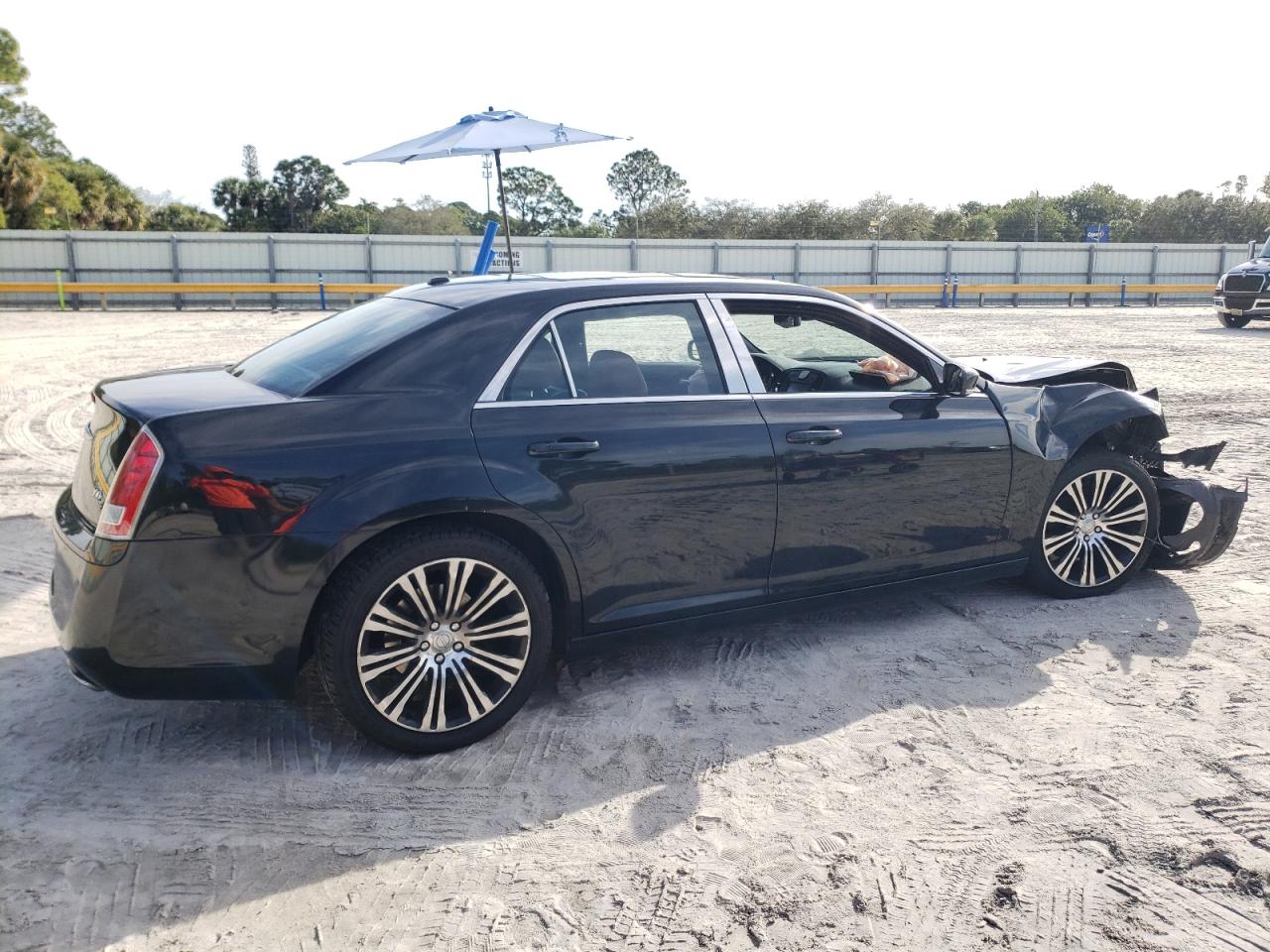 Obraz 3 z 2013 CHRYSLER 300 S 2013 z VIN 2C3CCABG8DH717028