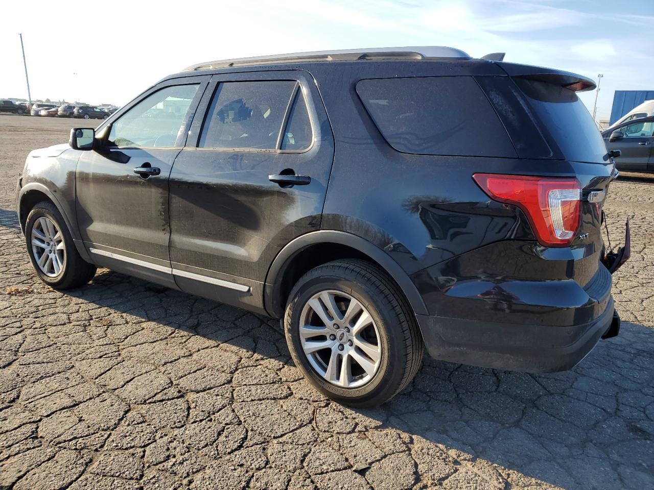 Изображение 2 2019 FORD EXPLORER XLT 2019 с VIN 1FM5K8D84KGB32361
