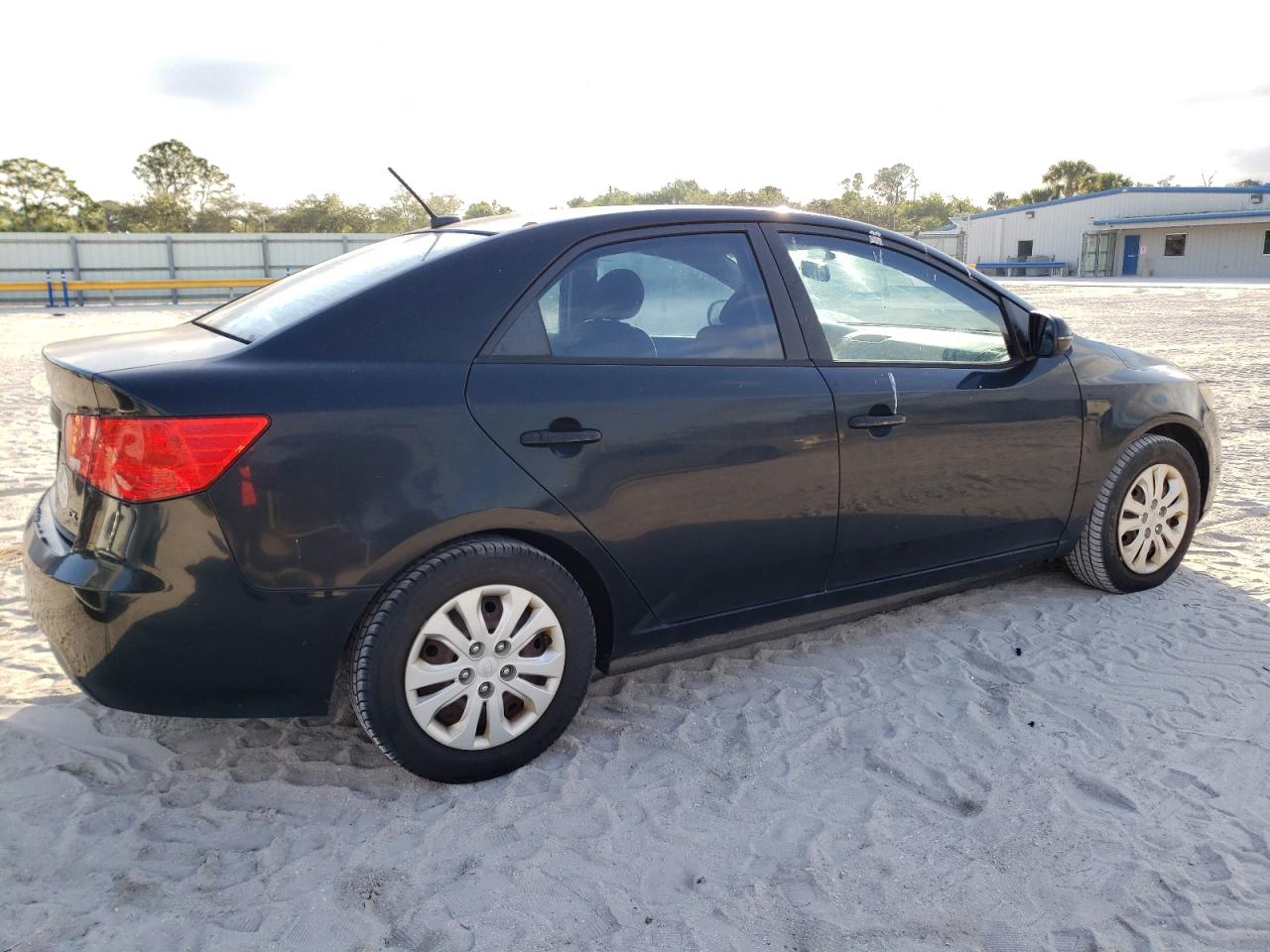 Image 3 of 2011 KIA FORTE EX 2011 with VIN KNAFU4A26B5321047
