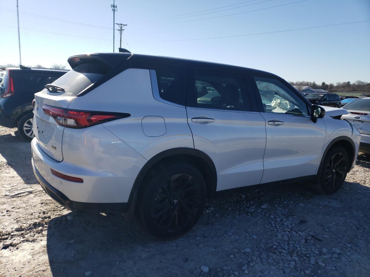 Image 3 of 2023 MITSUBISHI OUTLANDER SEL 2023 with VIN JA4J4VA85PZ010548