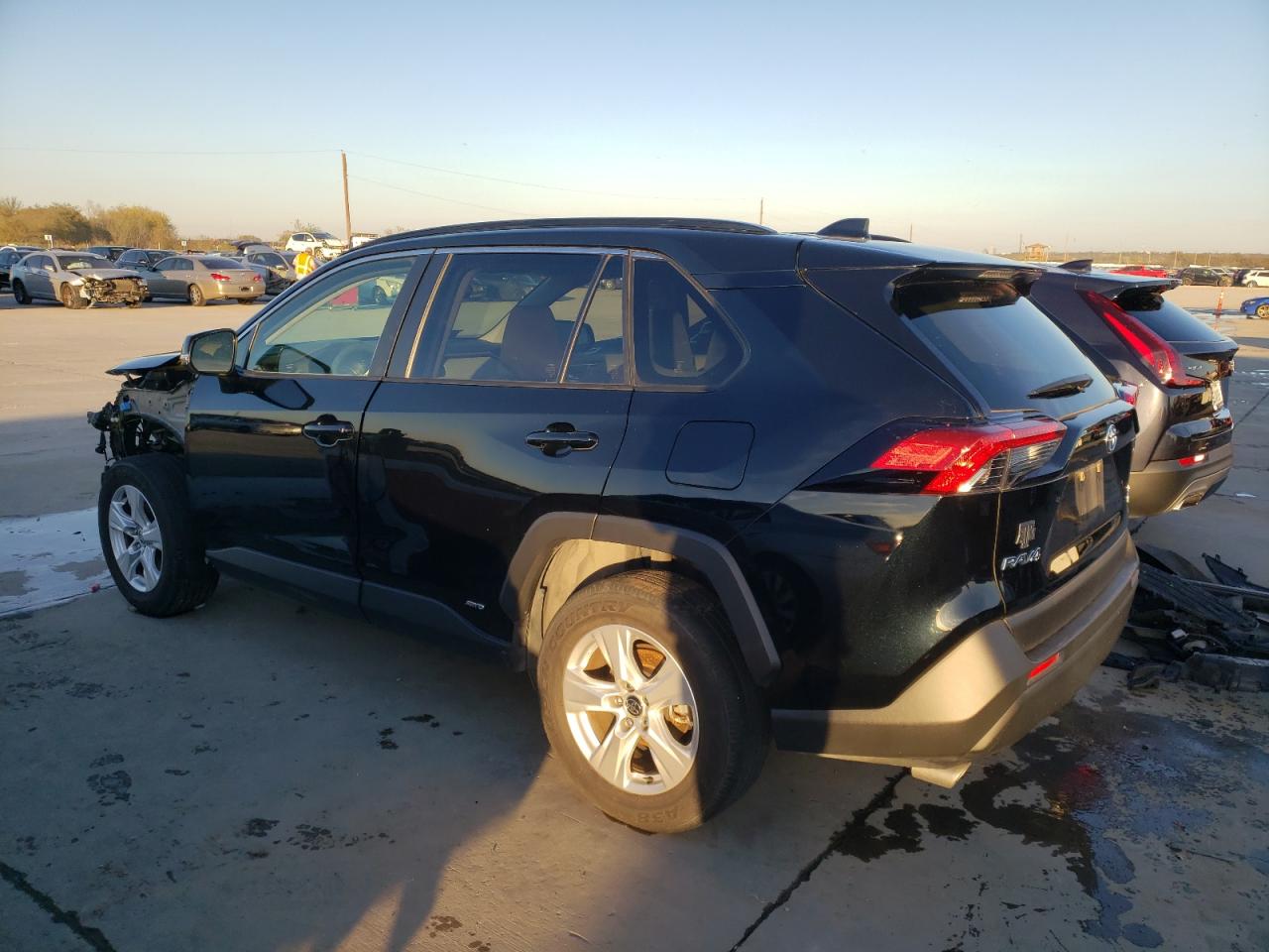 Image 2 of 2020 TOYOTA RAV4 XLE 2020 with VIN JTMR6RFV5LD003695
