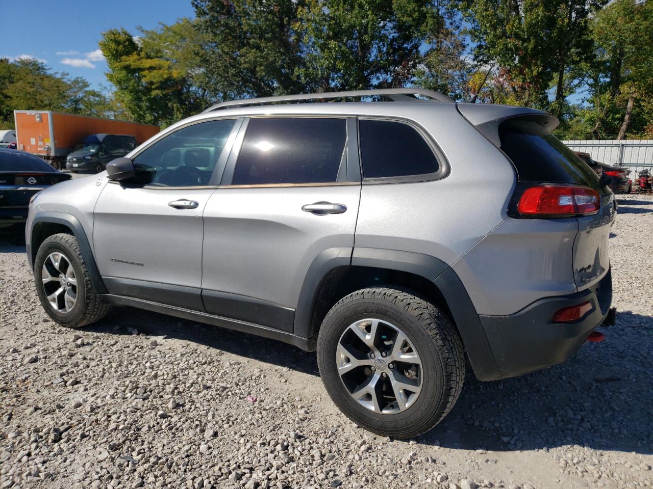 Image 2 of 2014 JEEP CHEROKEE TRAILHAWK 2014 with VIN 1C4PJMBS5EW193266