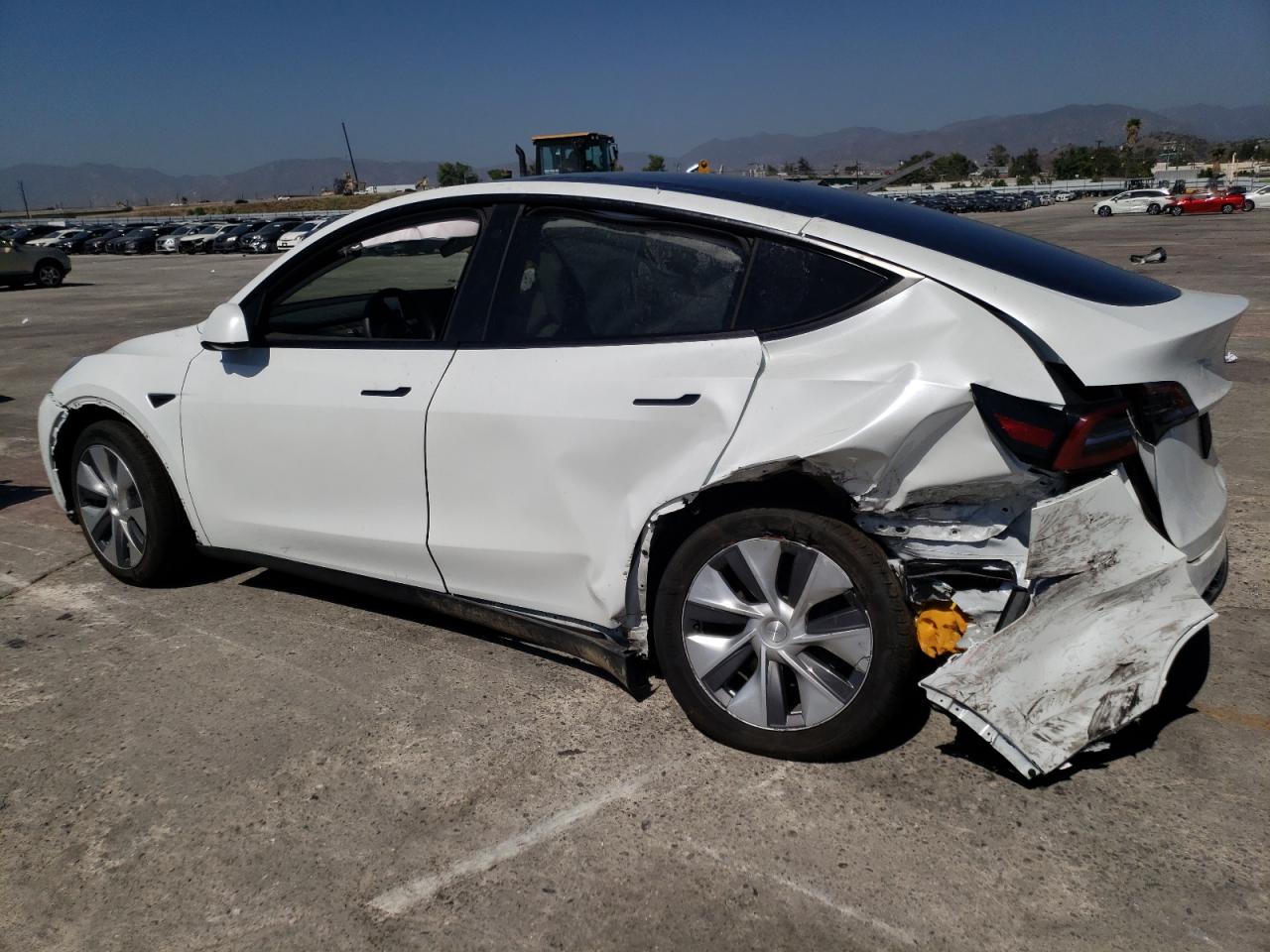 Изображение 2 2023 TESLA MODEL Y  2023 с VIN 7SAYGDEE5PA027541