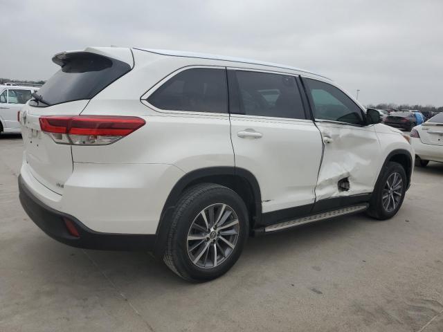 Image 3 of 2019 TOYOTA HIGHLANDER SE 2019 with VIN 5TDKZRFH1KS571531