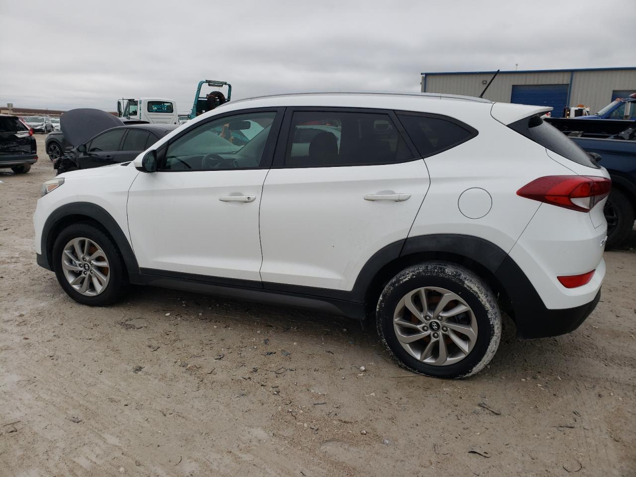 Изображение 2 Hyundai Tucson Limited 2016 с VIN KM8J33A49GU113748