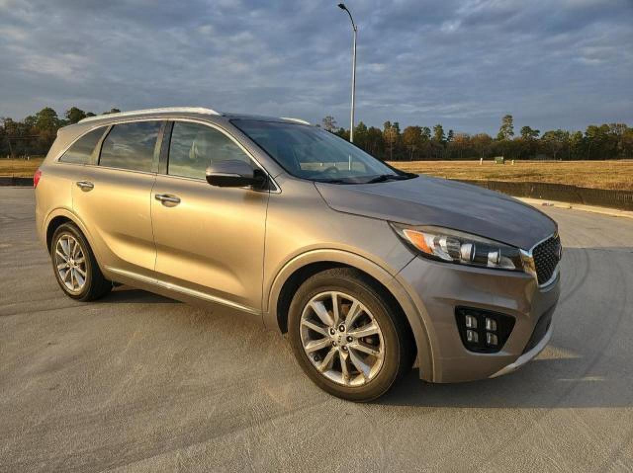 Image 1 of 2016 KIA SORENTO SX 2016 with VIN 5XYPK4A57GG102846