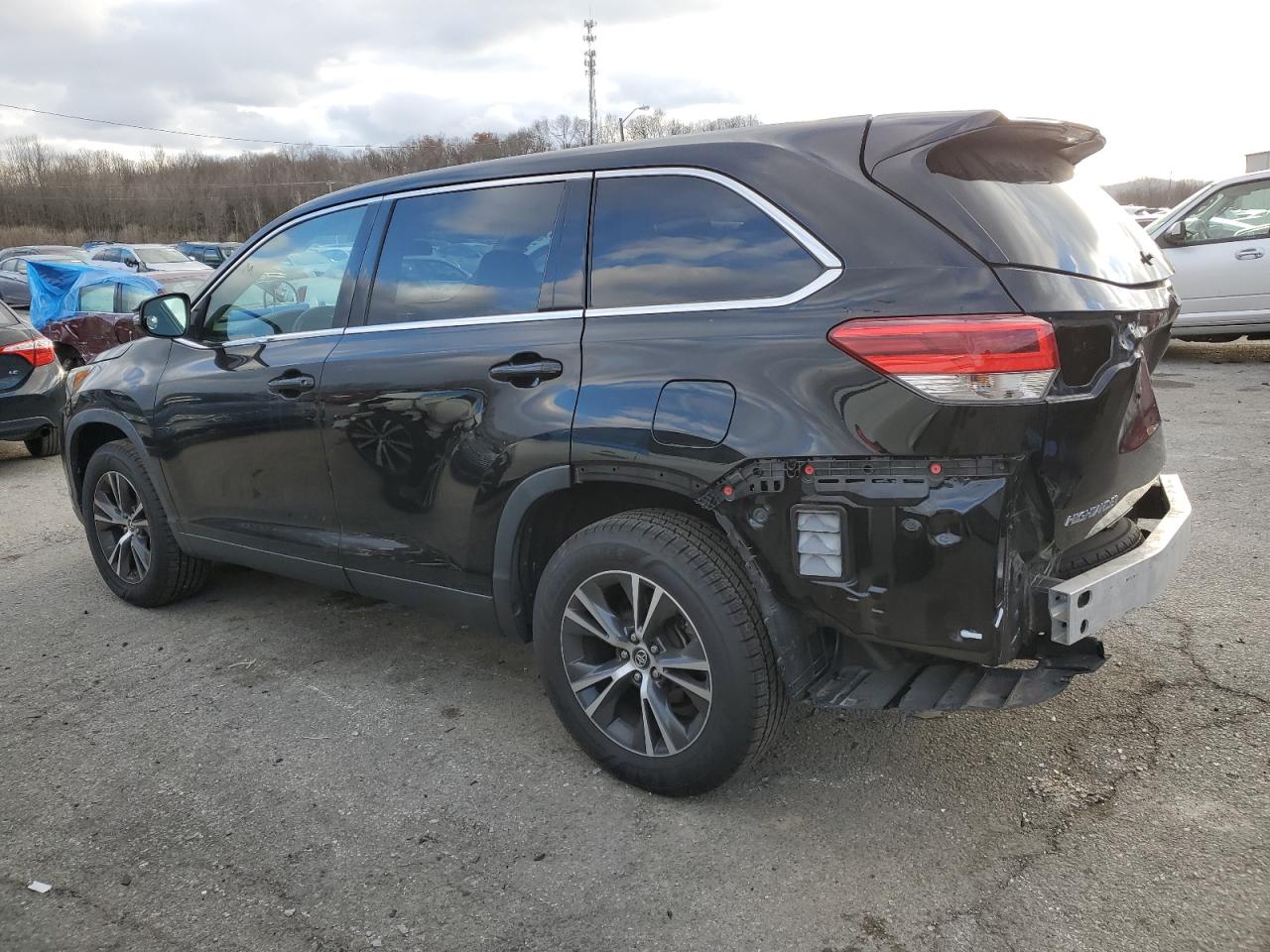 Obraz 2 z 2019 TOYOTA HIGHLANDER LE 2019 z VIN 5TDZZRFH2KS342614