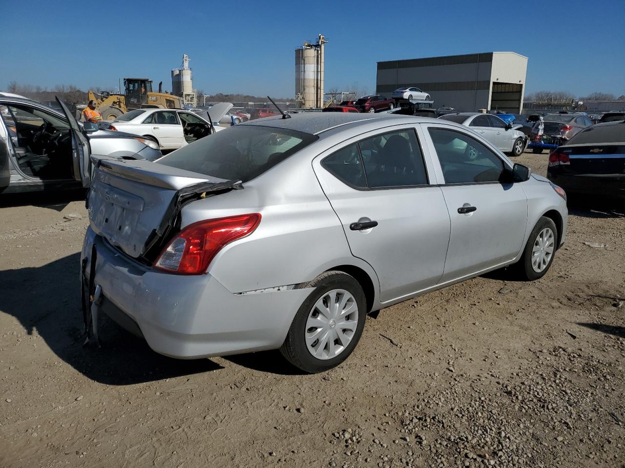 Изображение 3 2019 NISSAN VERSA S 2019 с VIN 3N1CN7AP0KL812524