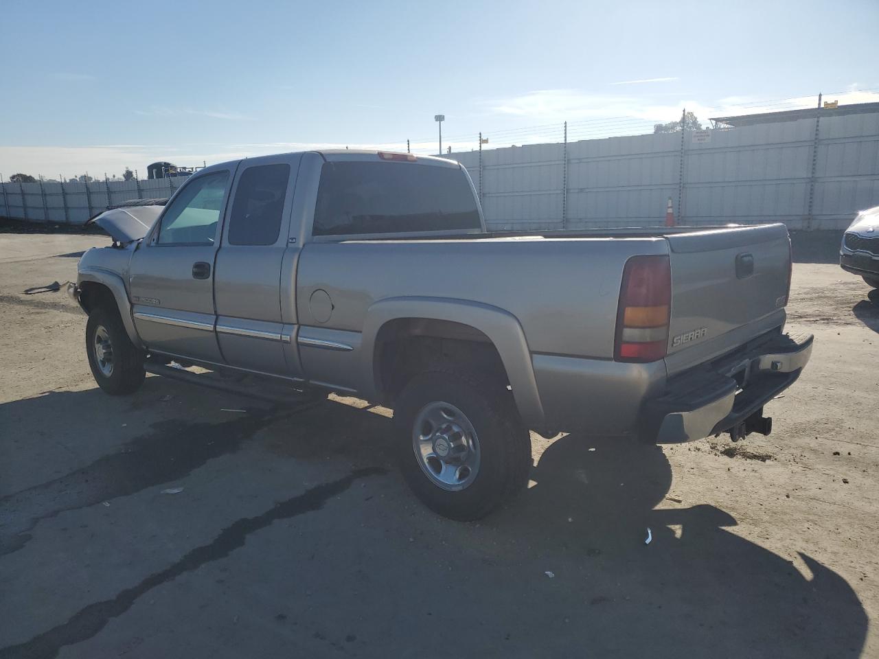 Image 2 of 2002 GMC SIERRA C2500 HEAVY DUTY 2002 with VIN 1GTHC29U62Z132903