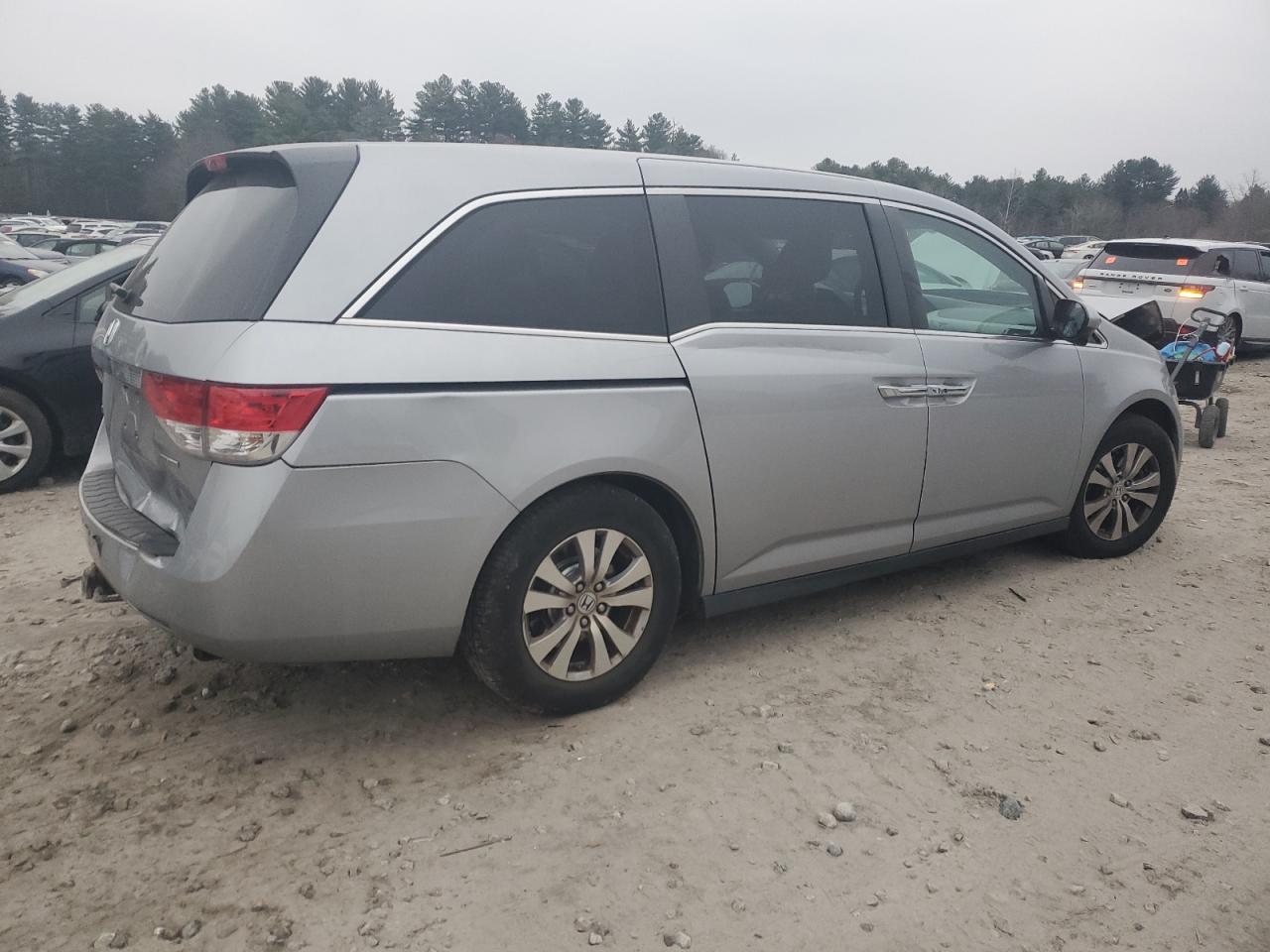 Image 3 of 2017 HONDA ODYSSEY SE 2017 with VIN 5FNRL5H38HB016695