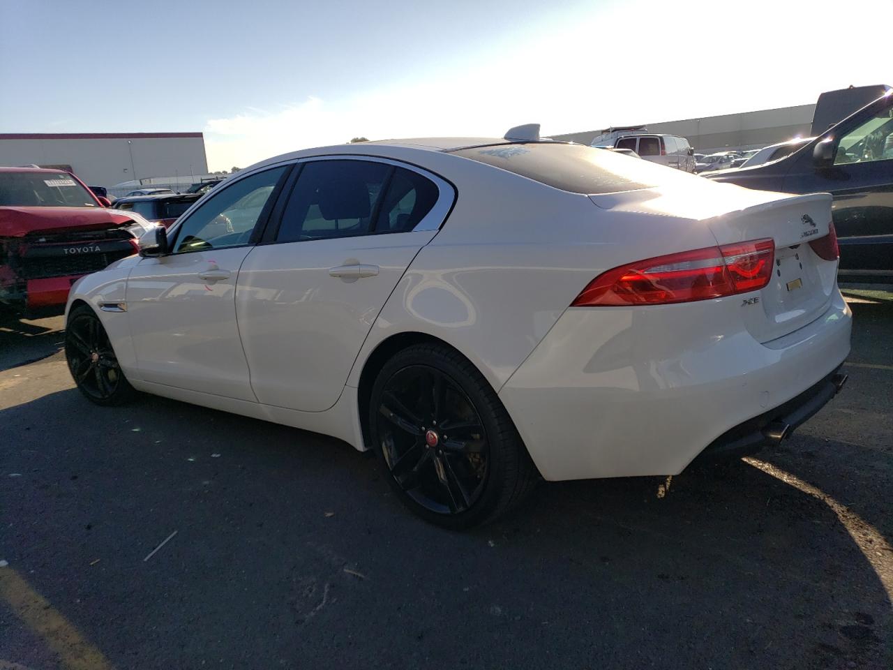 Obraz 2 z 2017 JAGUAR XE PREMIUM 2017 z VIN SAJAD4BV4HA972085