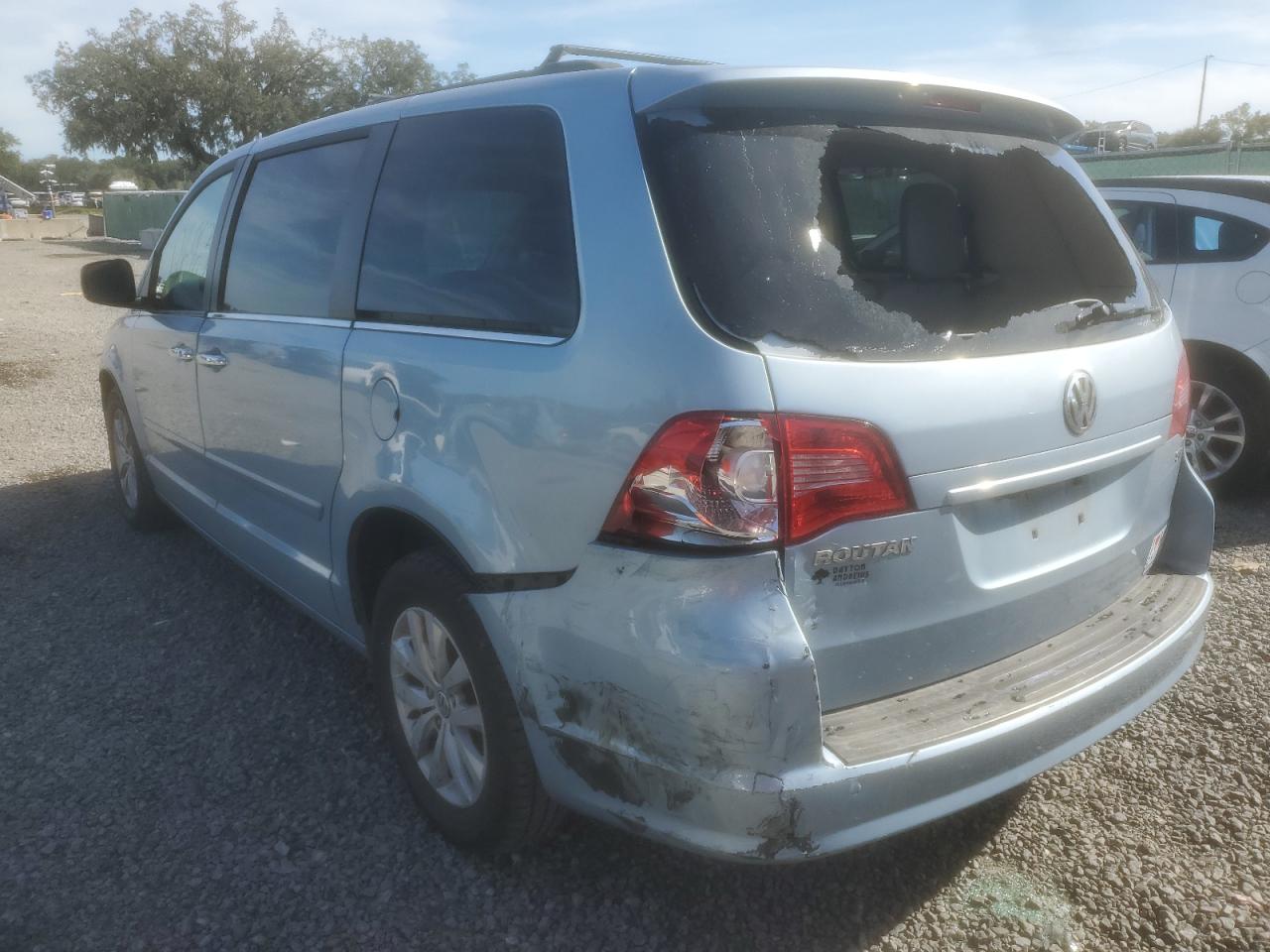 Изображение 2 2012 VOLKSWAGEN ROUTAN SE 2012 с VIN 2C4RVABG7CR354861