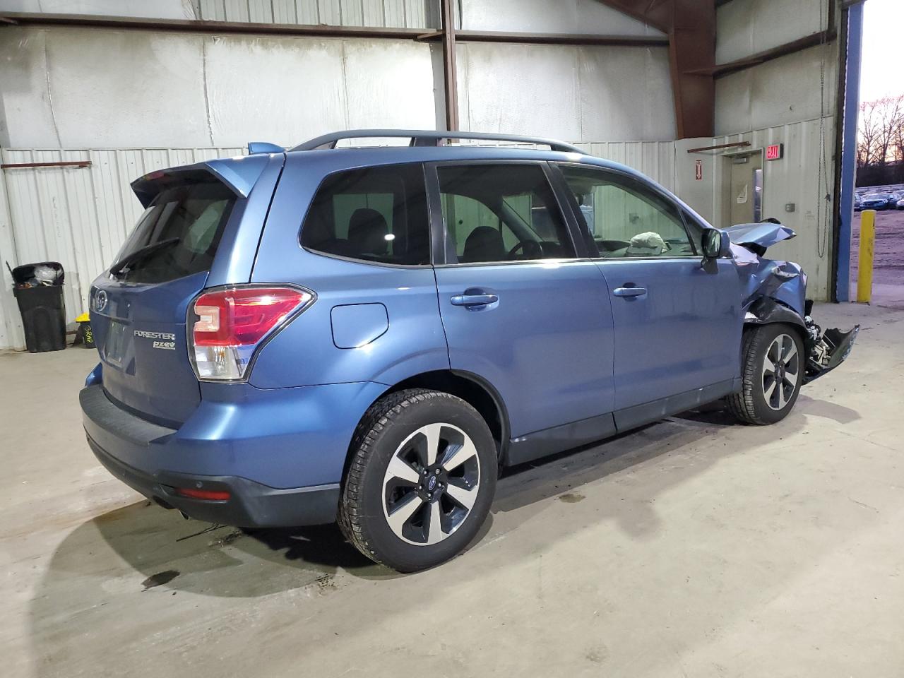 Obraz 3 z 2017 SUBARU FORESTER 2.5I LIMITED 2017 z VIN JF2SJARC6HH422085