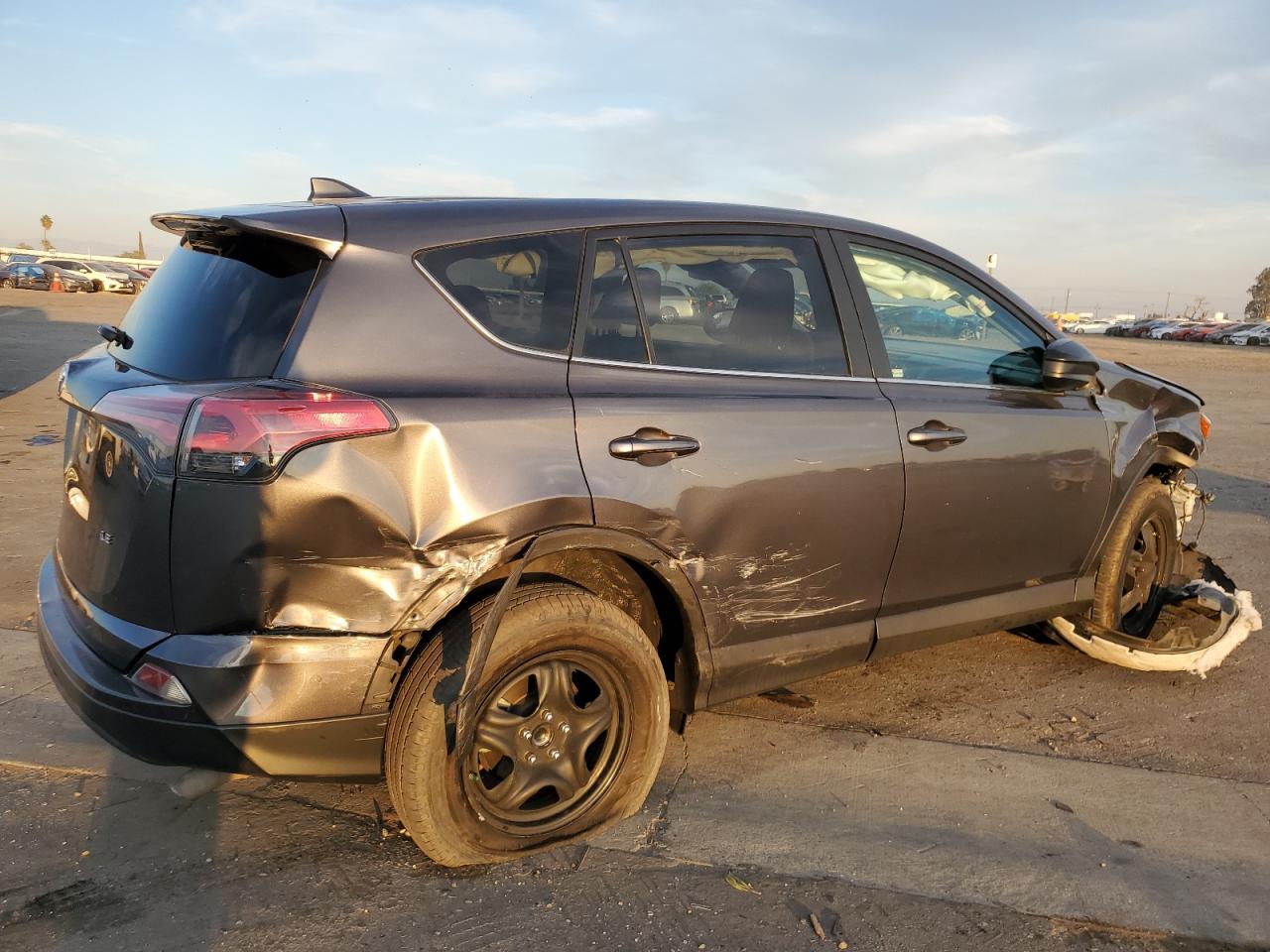 Obraz 3 z 2018 TOYOTA RAV4 LE 2018 z VIN 2T3ZFREV1JW486054