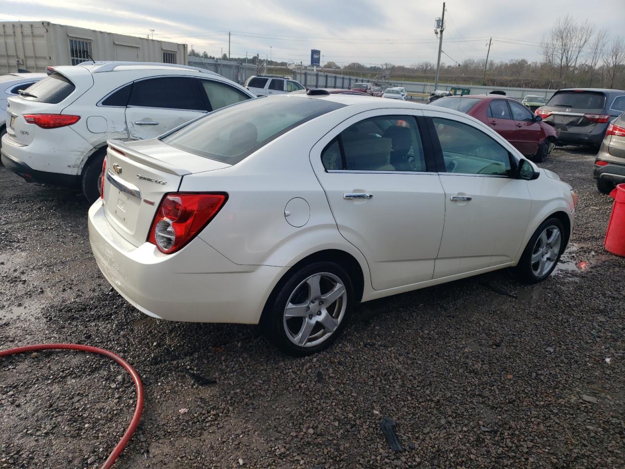 Obraz 3 z 2015 CHEVROLET SONIC LTZ 2015 z VIN 1G1JE5SB1F4172081