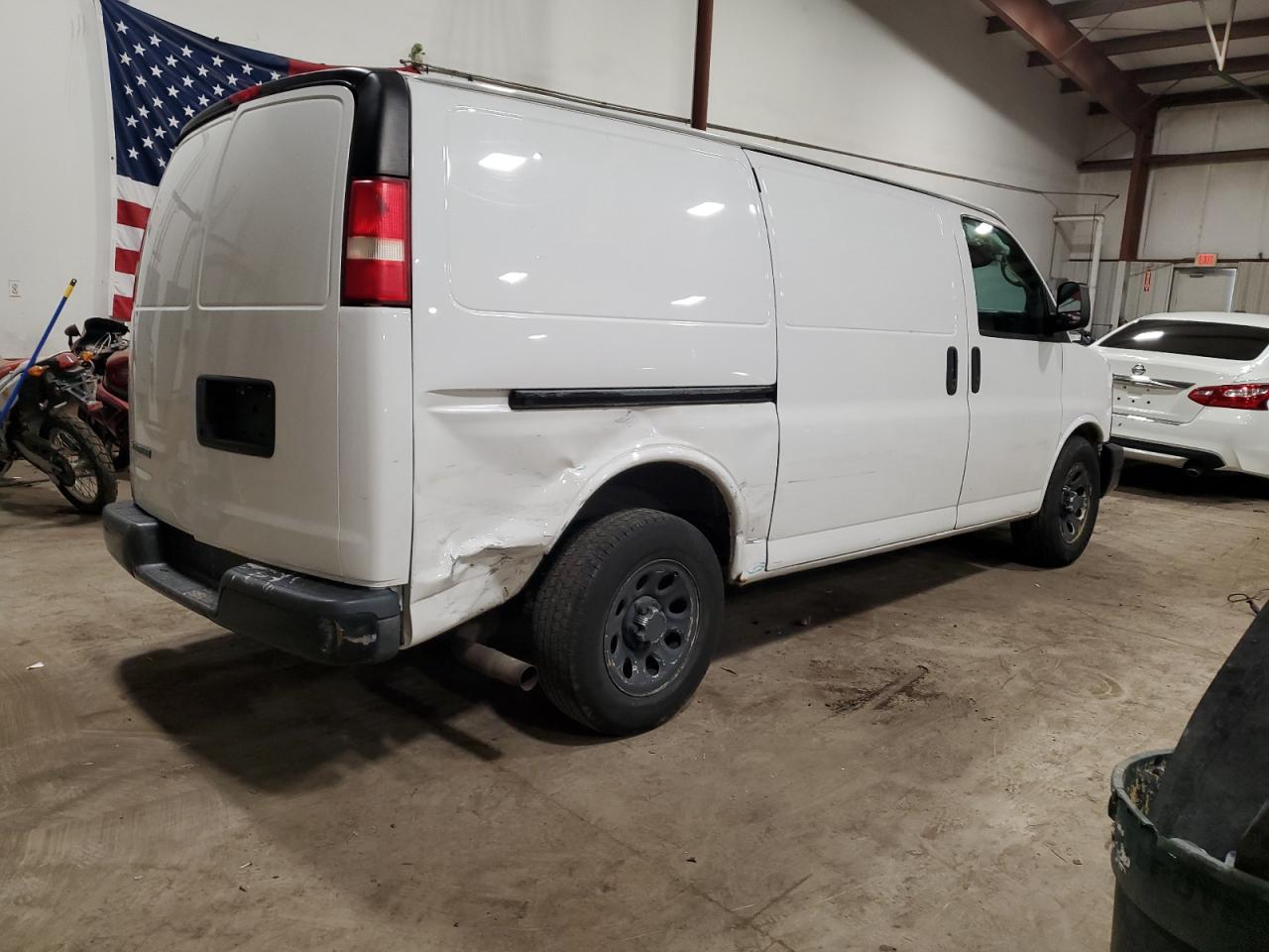 Obraz 3 z 2012 CHEVROLET EXPRESS G1500  2012 z VIN 1GCSHAF47C1200101