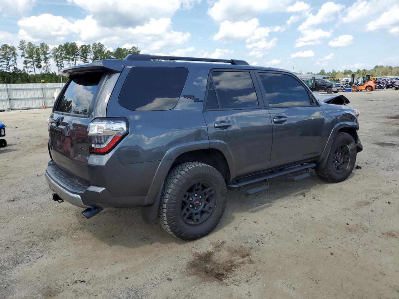Изображение 3 2022 TOYOTA 4RUNNER SR5/SR5 PREMIUM 2022 с VIN JTEPU5JR6N6036711
