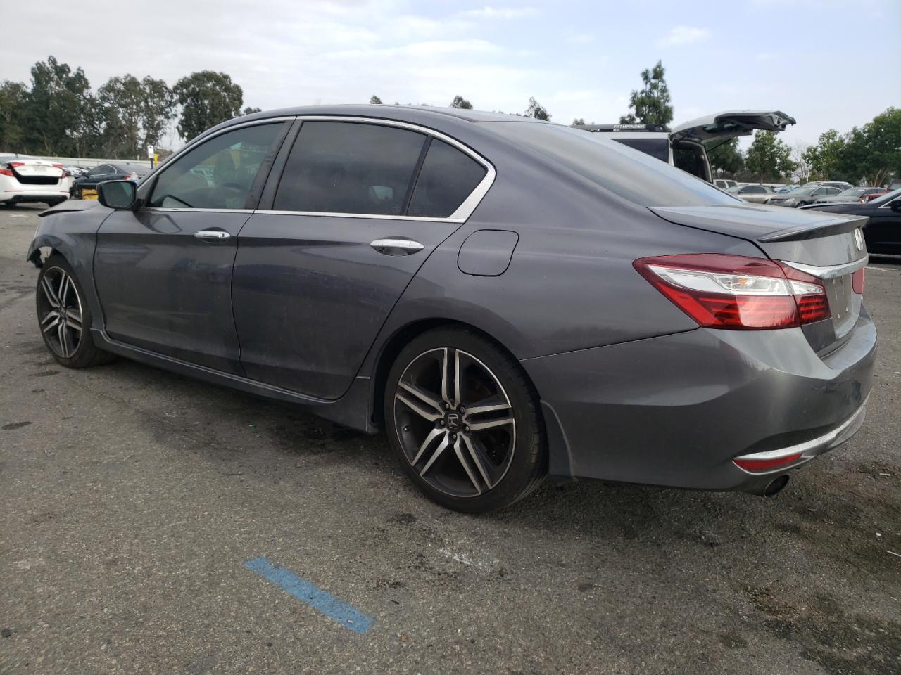 Obraz 2 z 2017 HONDA ACCORD SPORT 2017 z VIN 1HGCR2F5XHA262861