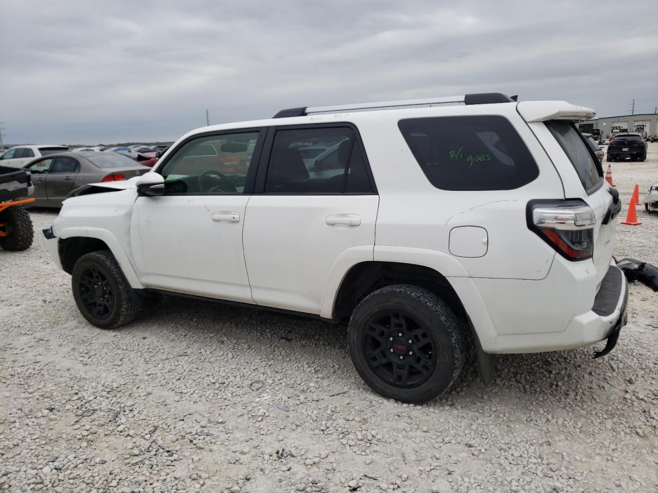 Изображение 2 2015 TOYOTA 4RUNNER SR5 2015 с VIN JTEBU5JR3F5221462