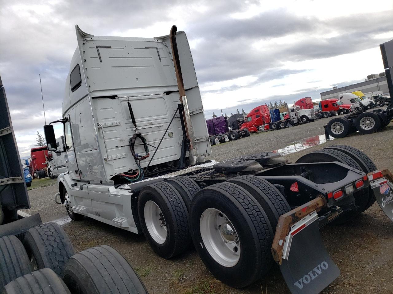 Изображение 3 2013 VOLVO VN VNL 2013 с VIN 4V4NC9TJ1DN140335
