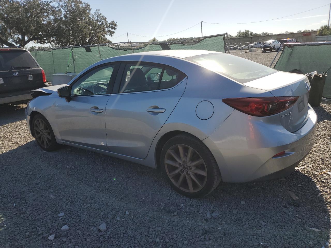 Obraz 2 z 2017 MAZDA 3 TOURING 2017 z VIN 3MZBN1V78HM134251