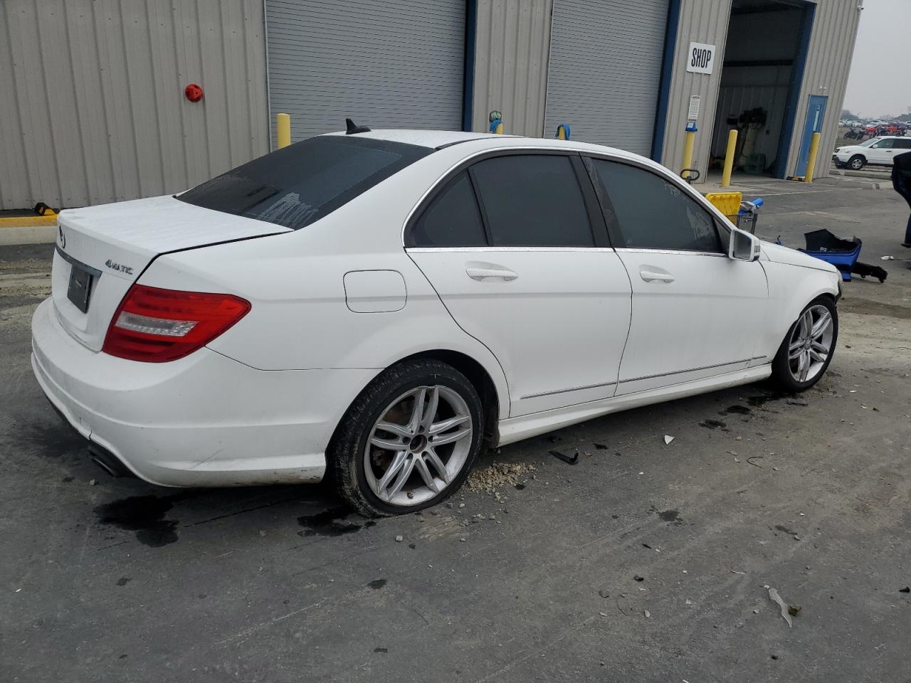 Изображение 3 2013 MERCEDES-BENZ C 300 4MATIC 2013 с VIN WDDGF8AB2DR255834