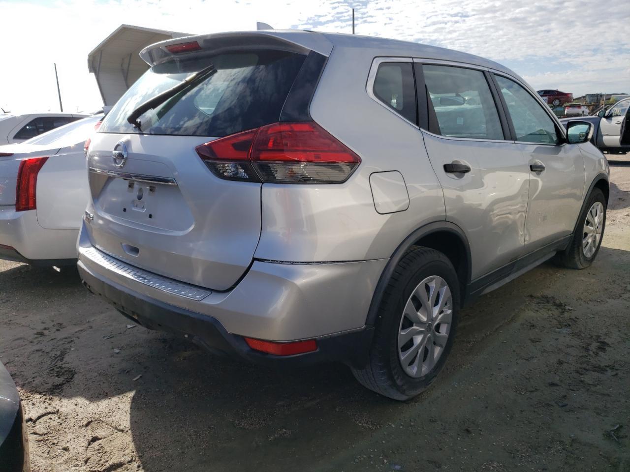Изображение 3 2017 NISSAN ROGUE S 2017 с VIN KNMAT2MT2HP500188