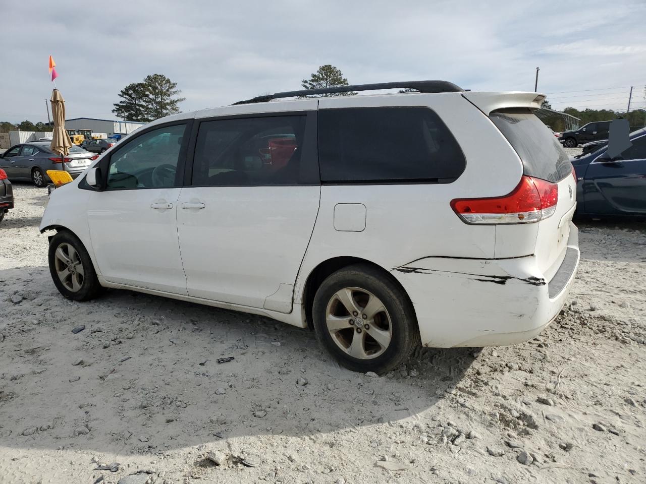 Obraz 2 z 2012 TOYOTA SIENNA LE 2012 z VIN 5TDKK3DC9CS237239