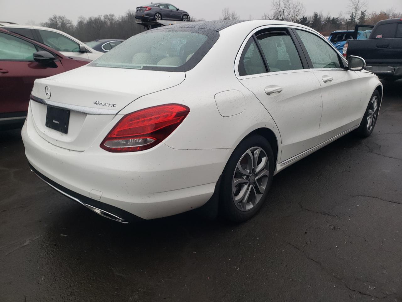 Изображение 3 2016 MERCEDES-BENZ C 300 4MATIC 2016 с VIN 55SWF4KBXGU136452