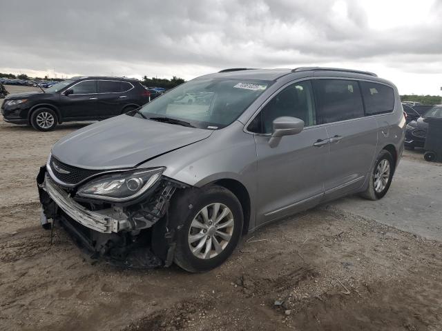 Image 1 of 2019 CHRYSLER PACIFICA TOURING L 2019 with VIN 2C4RC1BG1KR539329