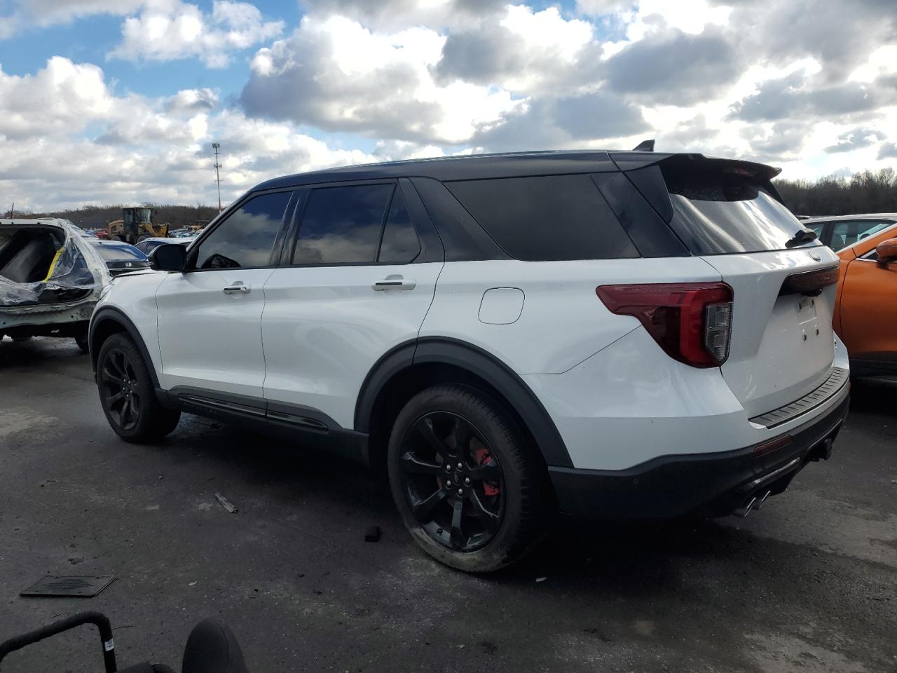 Изображение 2 2021 FORD EXPLORER ST 2021 с VIN 1FM5K8GC8MGA76847