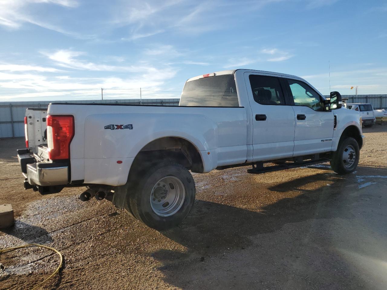 Image 3 of Ford F350 Super Duty 2017 with VIN 1FT8W3DT6HEC85972