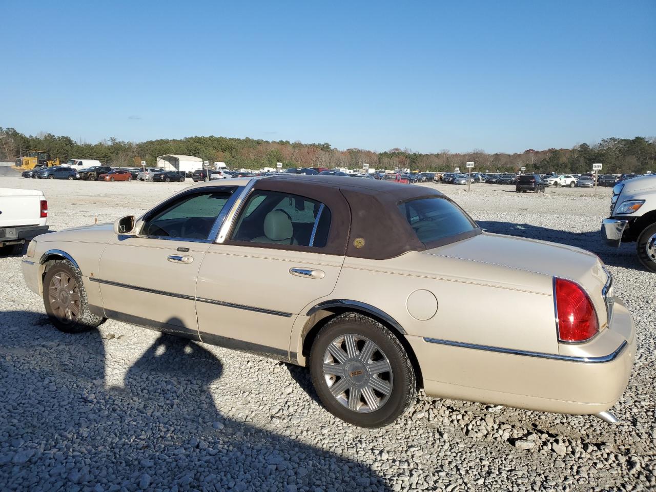 Obraz 2 z 2003 LINCOLN TOWN CAR CARTIER 2003 z VIN 1LNHM83W43Y604979