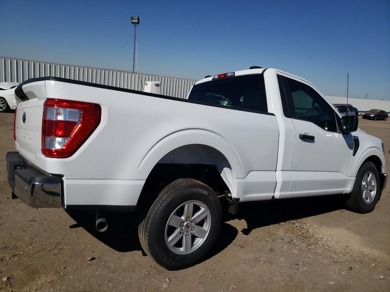 Obraz 3 z 2023 FORD F150  2023 z VIN 1FTMF1C54PKE33039