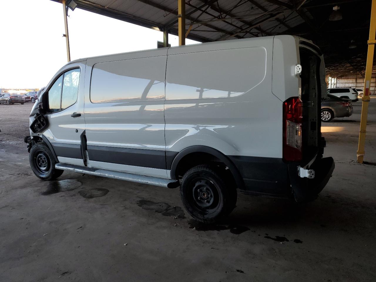 Изображение 2 2023 FORD TRANSIT T-250 2023 с VIN 1FTBR1Y86PKA25174