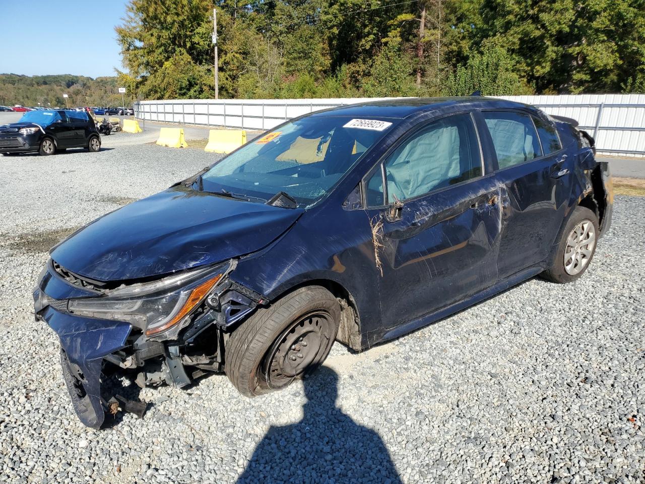 Obraz 1 z 2020 TOYOTA COROLLA LE 2020 z VIN JTDEPRAE2LJ049635