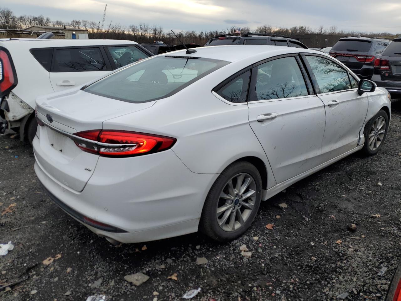 Image 3 of 2017 FORD FUSION SE 2017 with VIN 3FA6P0H7XHR352771