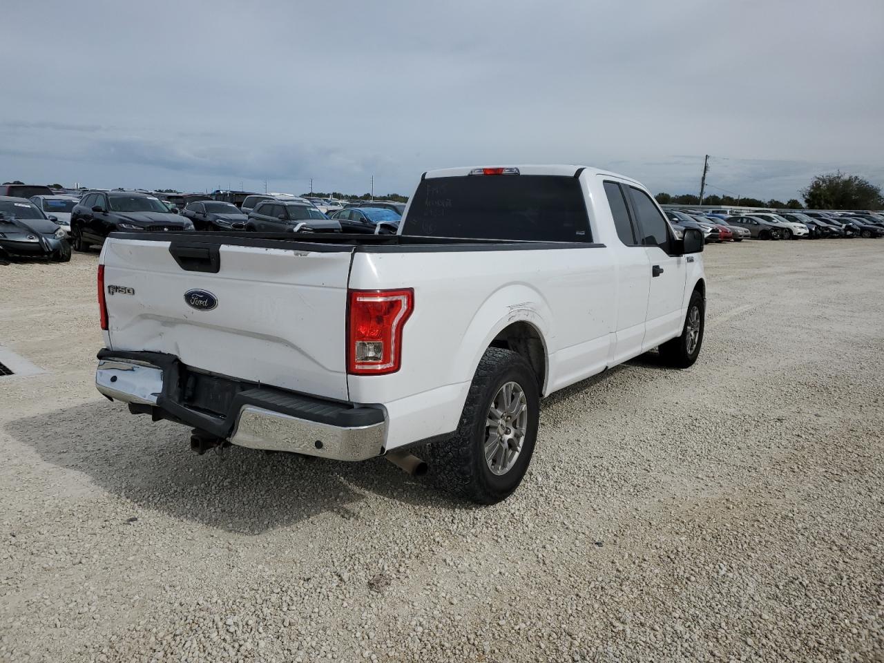 Obraz 3 z 2017 FORD F150 SUPER CAB 2017 z VIN 1FTEX1CP9HKC37537