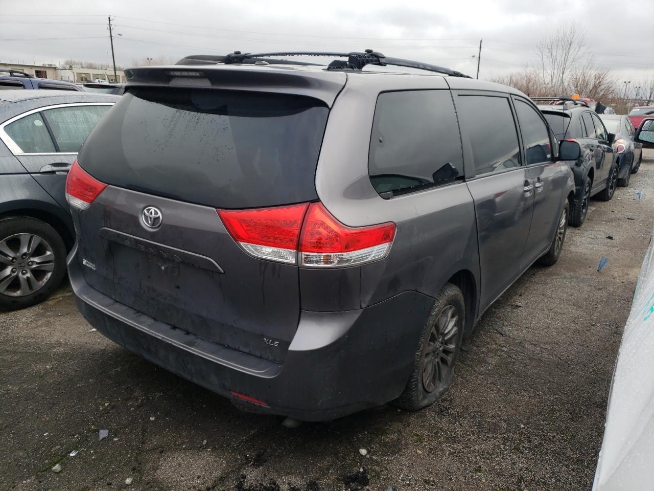 Image 3 of Toyota Sienna Xle 2014 with VIN 5TDYK3DC1ES468343