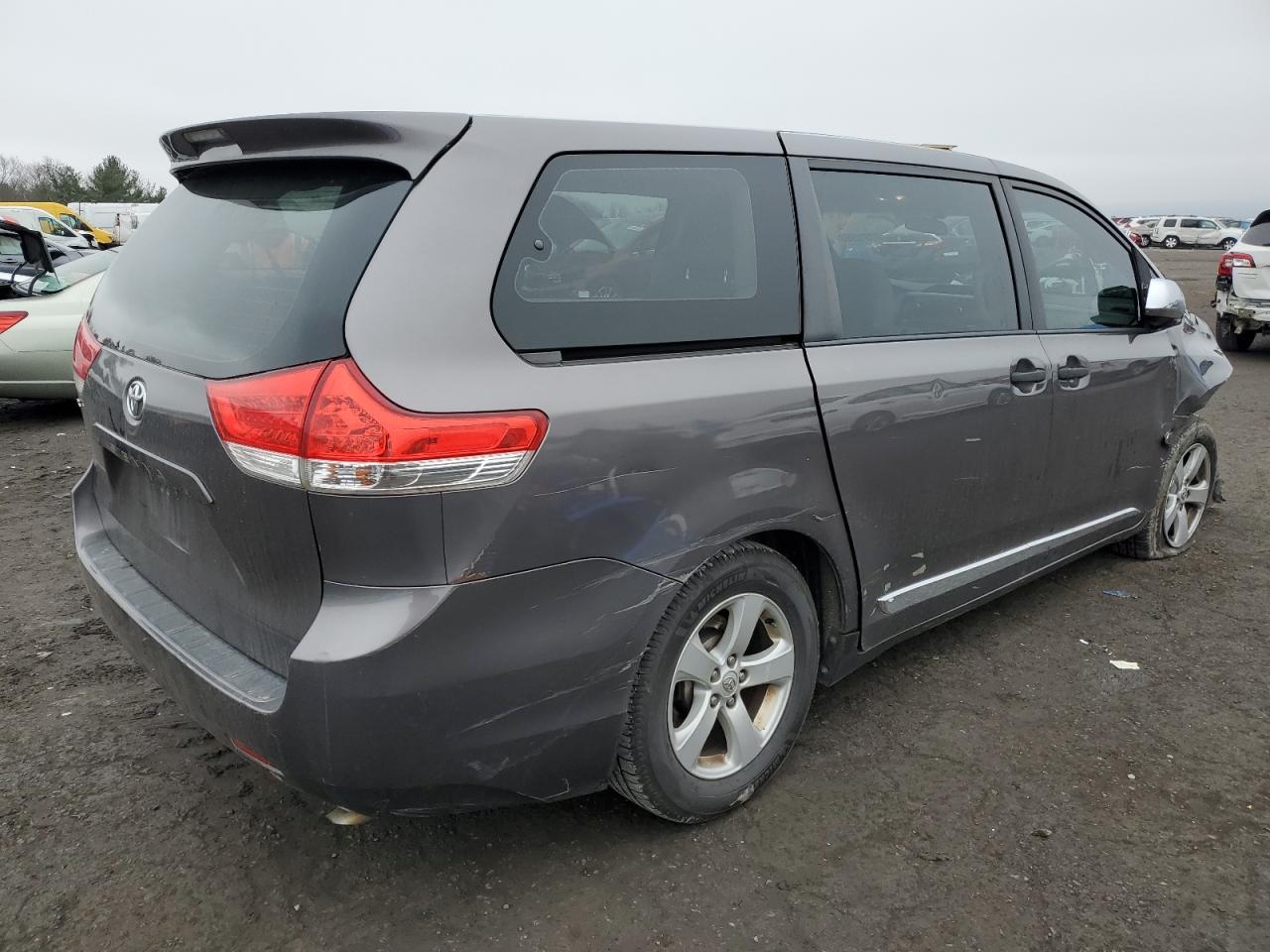 Image 3 of 2013 TOYOTA SIENNA  2013 with VIN 5TDZK3DC9DS308648